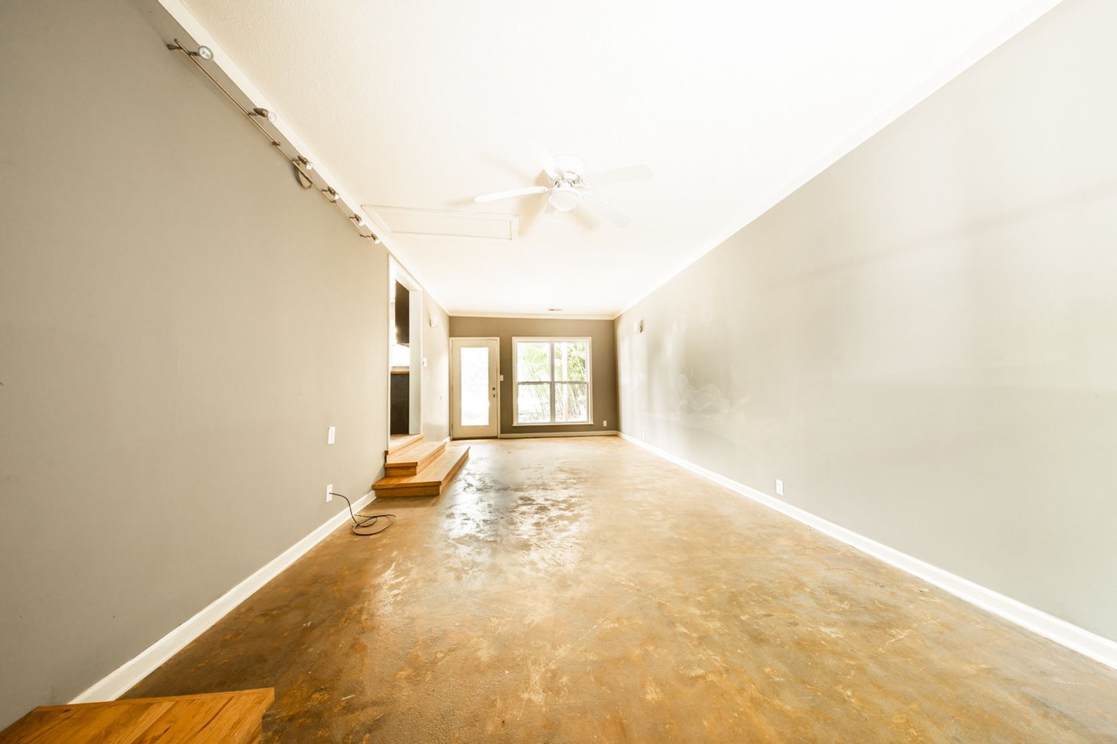 Building Photo - 1627 Oakland Ave