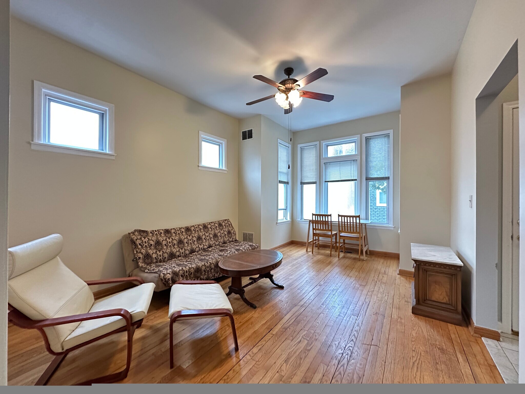 Building Photo - 1829 W Melrose St