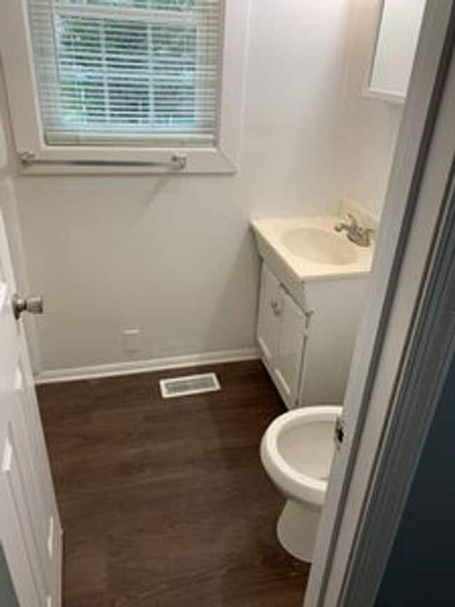 Building Photo - 3bed 2 bath with den