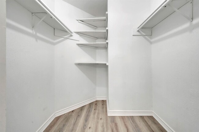 Building Photo - 22102 Breezy Hill Dr
