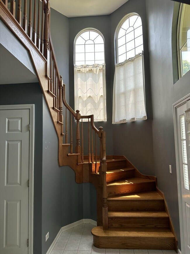 Building Photo - 3 bedroom in Naperville IL 60564