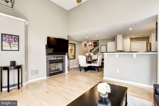 Building Photo - 12085 Trumbull Way