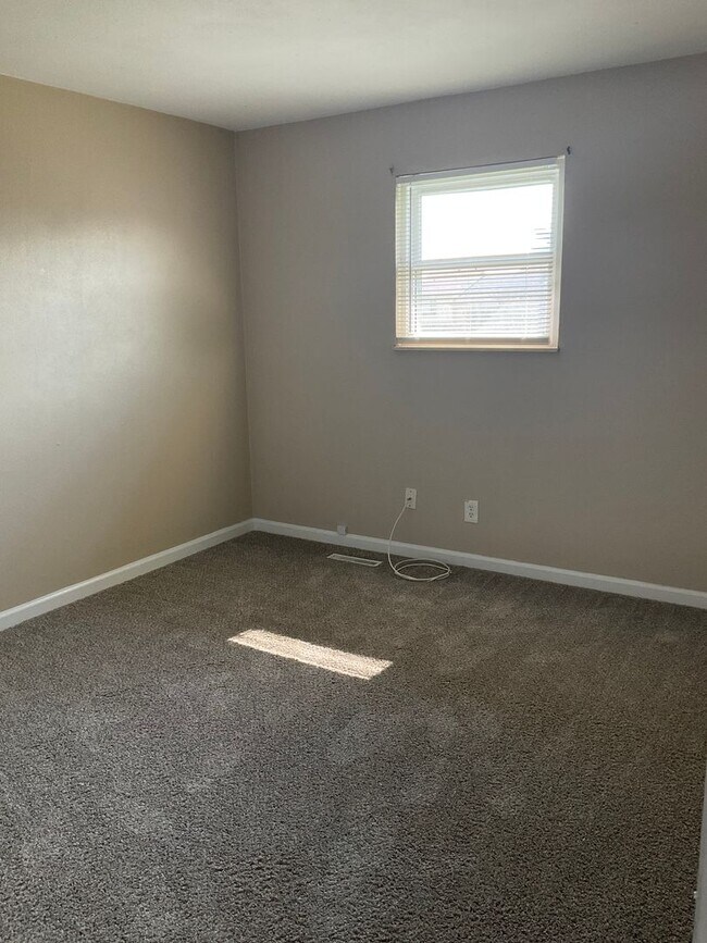 Building Photo - 708 Oxen Dr