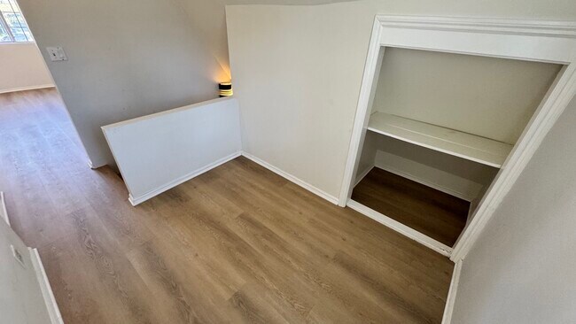 Building Photo - 459 N Alfred St