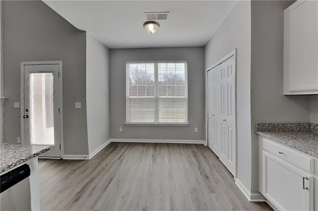 Building Photo - 1675 Huntcrest Park SW