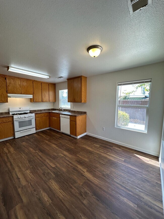 Building Photo - 2253 N San Pablo Ave