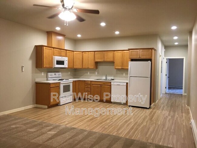 Building Photo - 502 SW Evergreen Ave