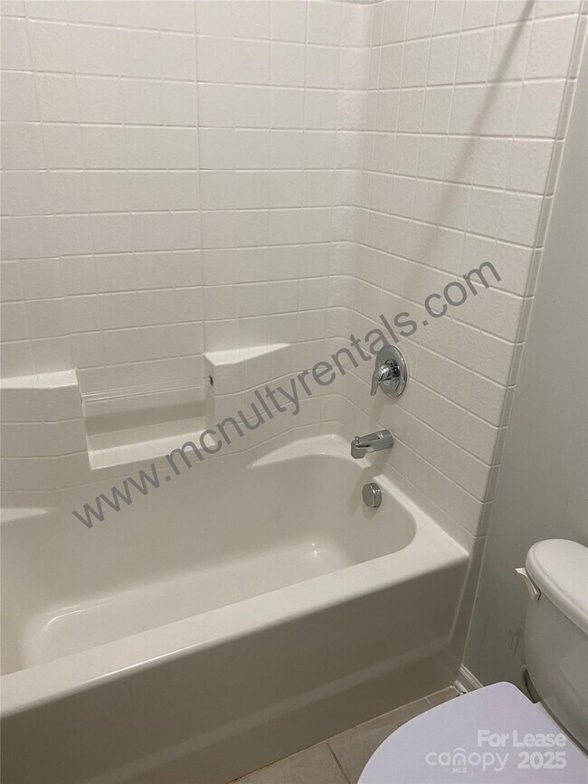 Building Photo - 4221 Courtly Ln