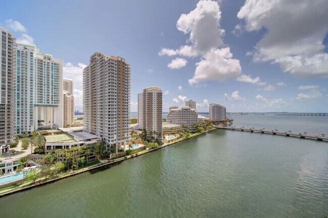 Building Photo - 485 Brickell Ave