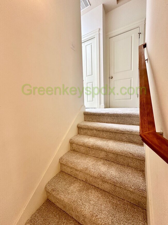 Building Photo - Secure and Beautiful 3-Bedroom 2.5-Bathroo...