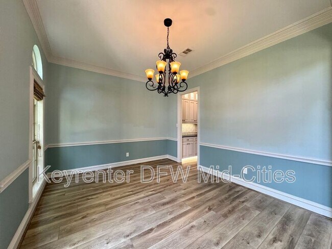 Building Photo - 2417 Creekside Cir S