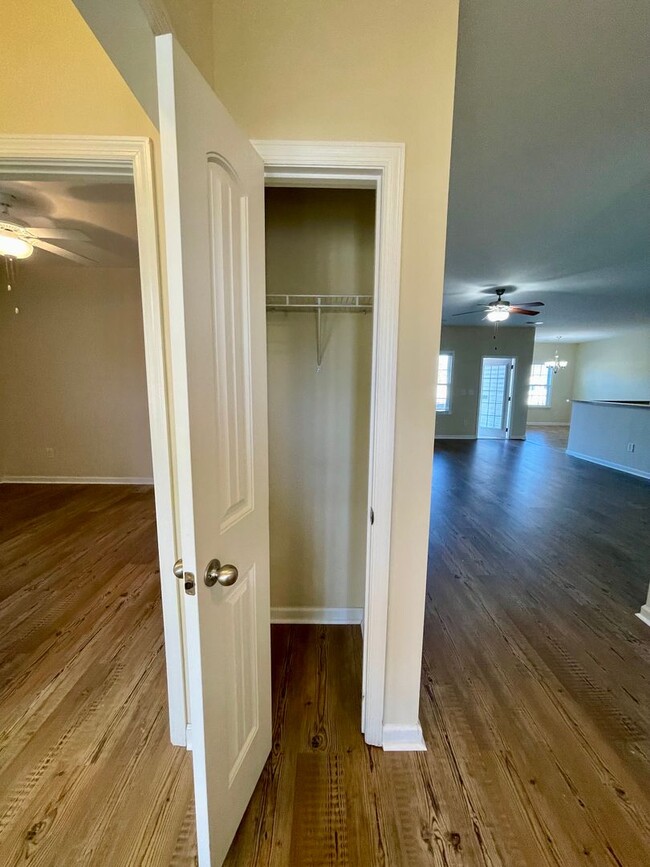 Building Photo - 5 Bedroom/3 Bath home with Garage in Tiger...