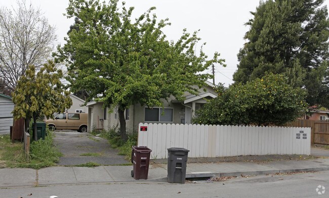 Building Photo - 22637-22645 Happyland Ave