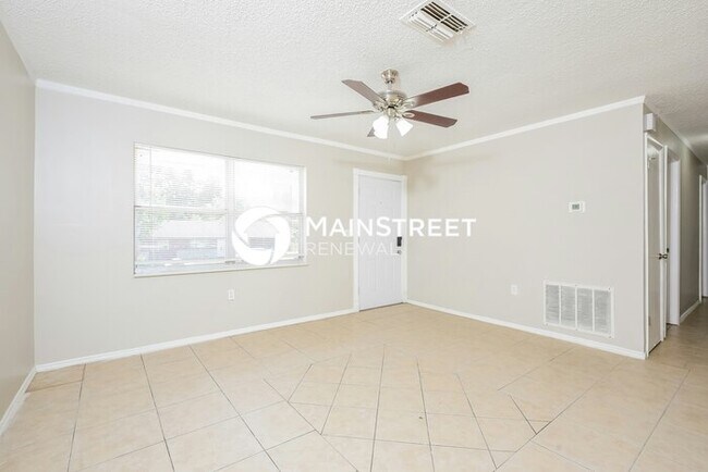 Building Photo - 3 Bedroom Pet-Friendly Home in APOPKA, FL with Main Street Renewal