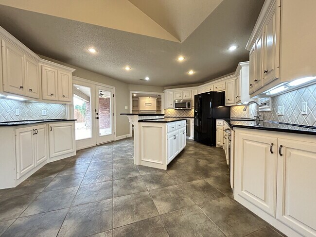 Building Photo - House Located Behind Market Street On Cul-De-Sac!