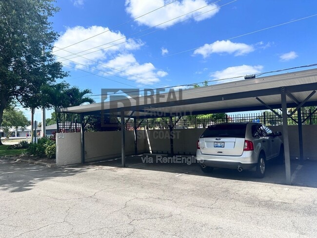 Building Photo - 2121 Collier Ave