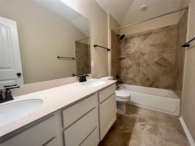 Building Photo - 5100 Lazy Ct Dr
