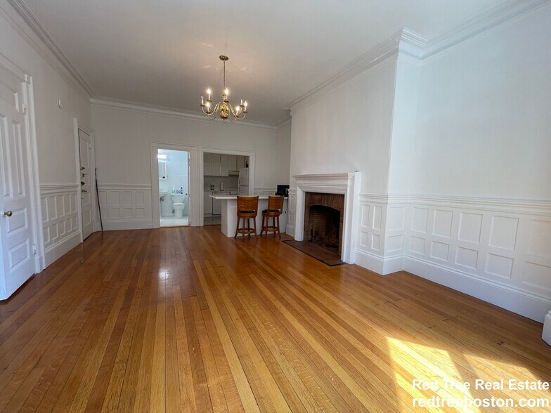 Building Photo - 869 Beacon St