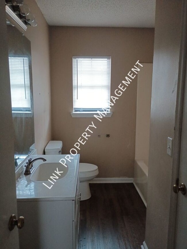 Building Photo - 5007b N Moore Ln