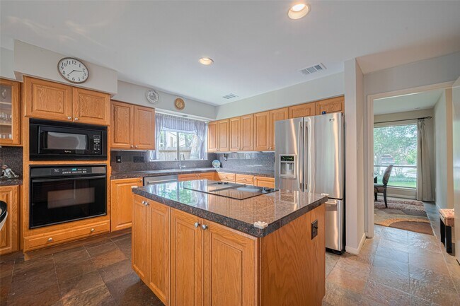 Building Photo - 12231 Carriage Hill Dr