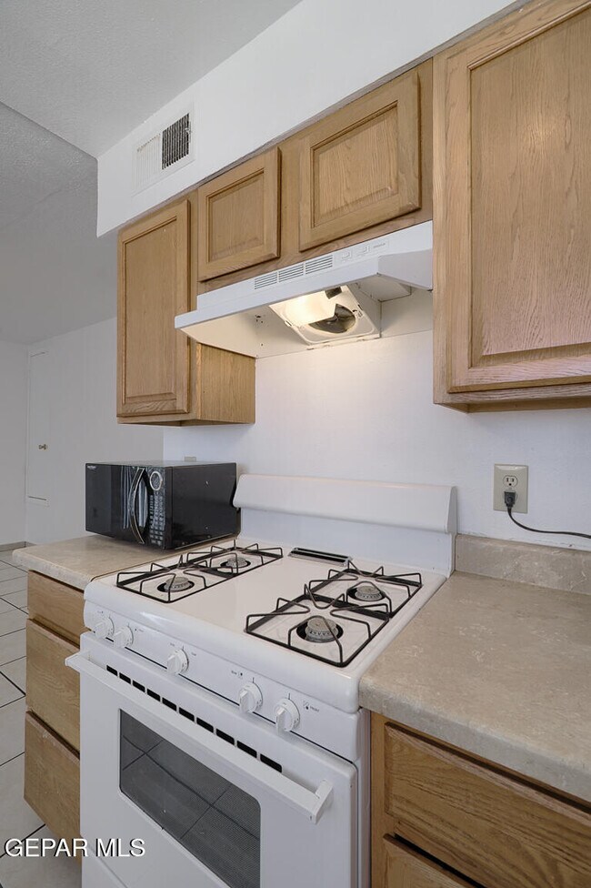 Building Photo - 3536 E Glen Dr
