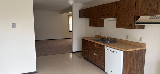 Building Photo - 512 Breezy Point Dr