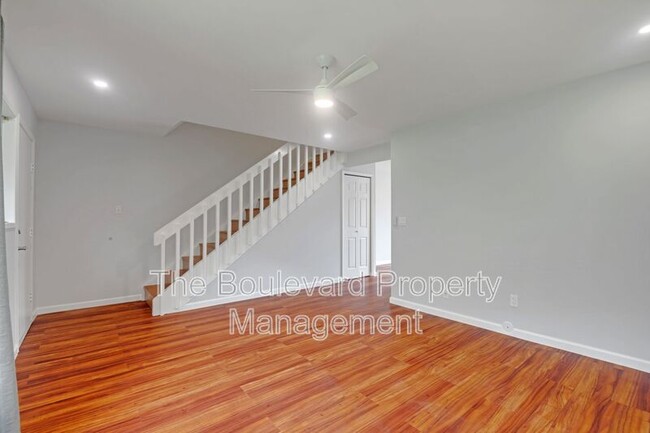 Building Photo - 995 Awaawaanoa Pl