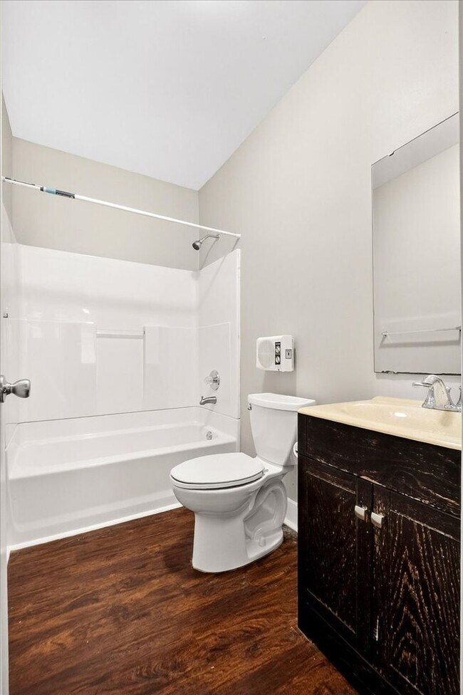 Building Photo - Stu-Stu-Studio!