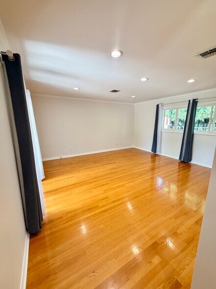 Primary Bedroom - 13628 Addison St