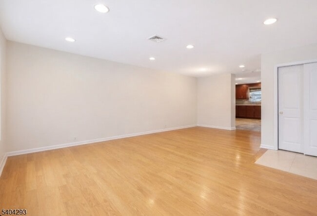 Building Photo - 135 Grove St