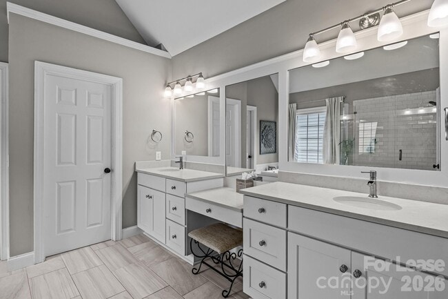 Building Photo - 12428 Willingdon Rd