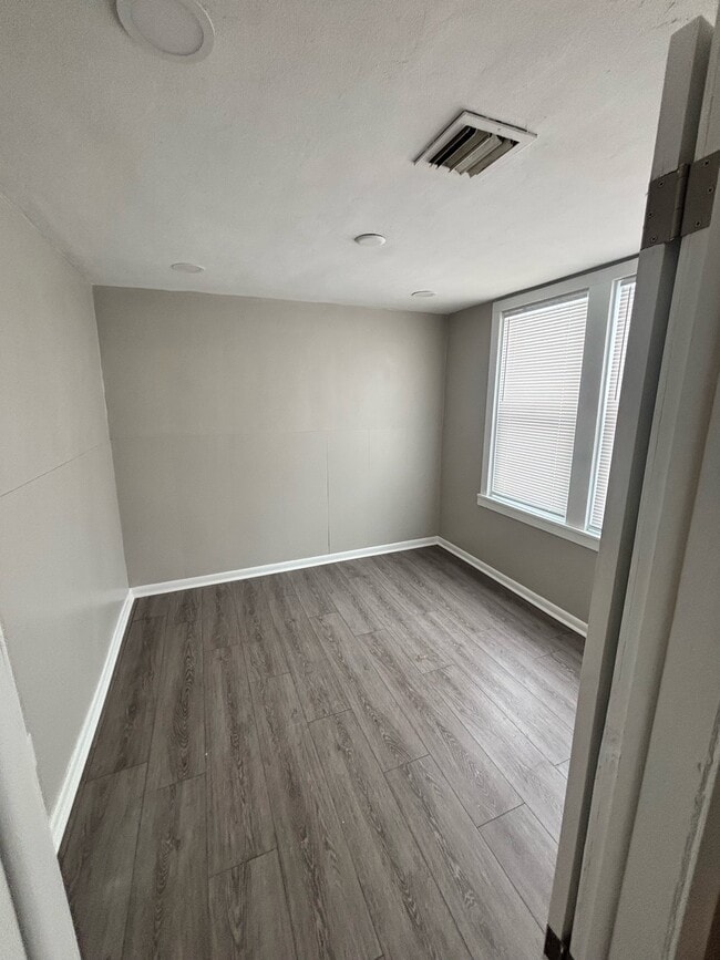 Building Photo - 314 Liston Ave