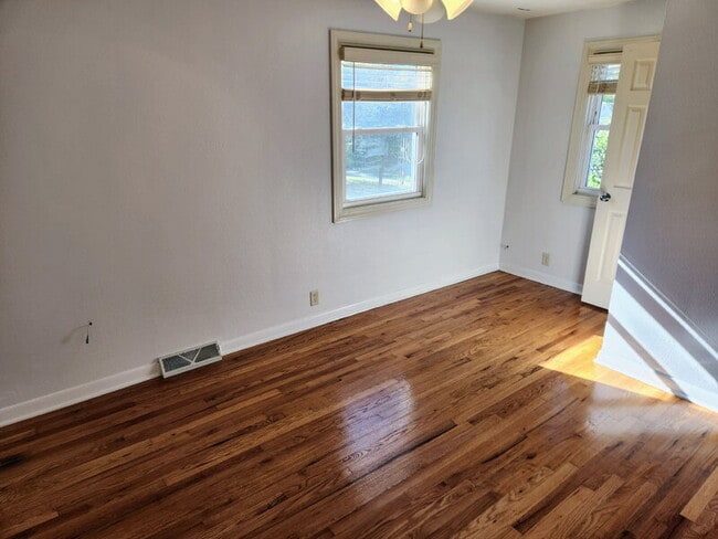 Building Photo - 5513 Forest Ave