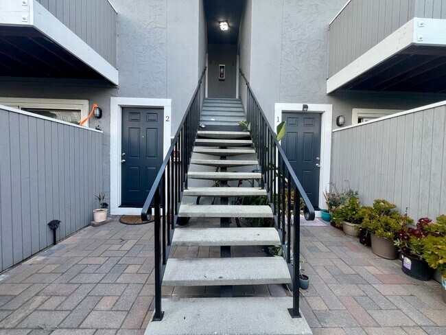 Building Photo - Modern Renovated 2-Bedroom in Santa Clara | Prime Location Near Apple, Nvidia & Major Highways