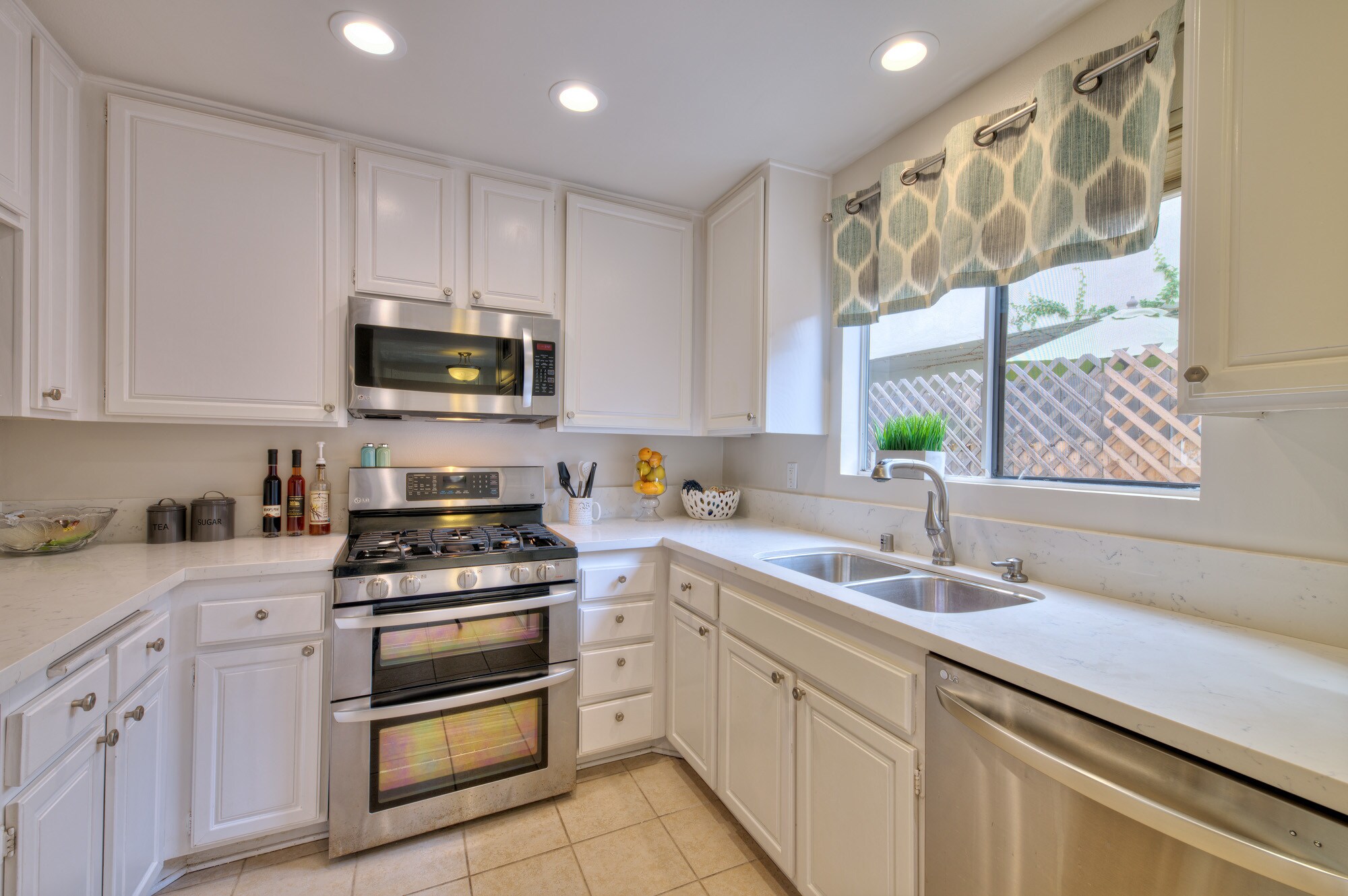 Kitchen / Double sink - 938 18th St