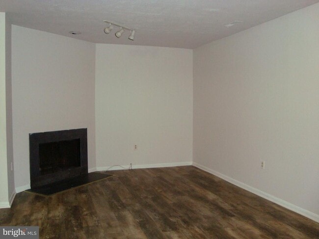 Building Photo - 7813 Heatherton Ln