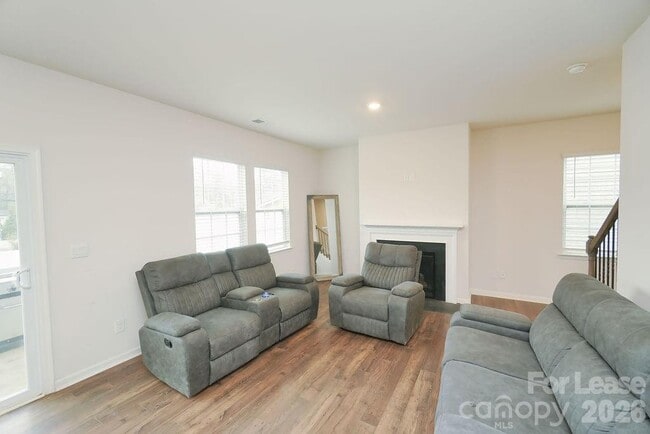 Building Photo - 8140 Clairwood Dr