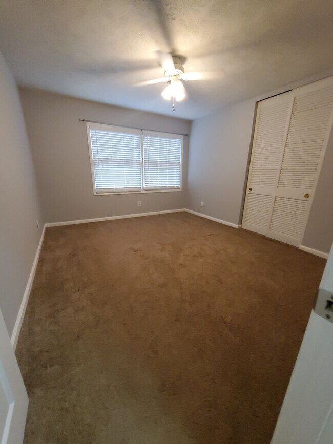 Building Photo - Desireable Home in Surfside Beach just blocks from the ocean