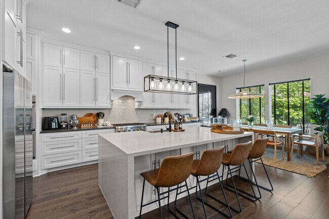 Building Photo - 2518 Southgate Blvd