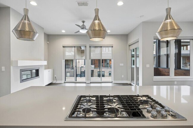 Building Photo - 5006 Pecan Springs Rd