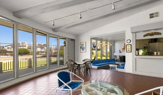 Building Photo - charming one-bedroom, one-bath retreat nestled in a serene beachside community