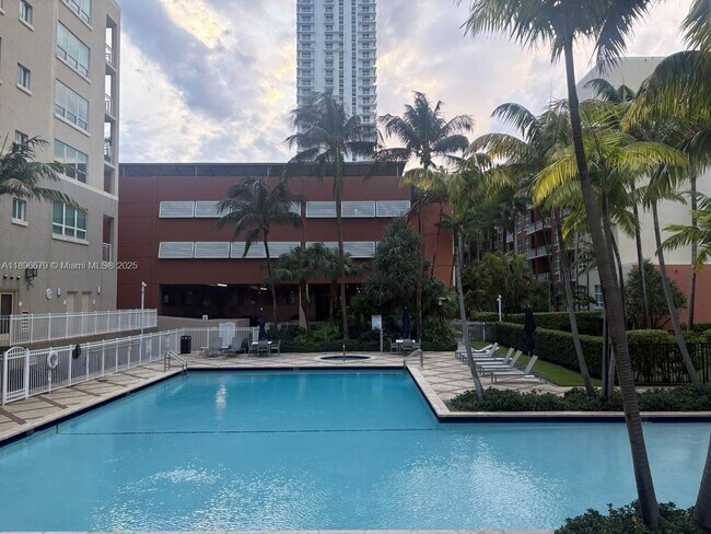 Building Photo - 2000 N Bayshore Dr