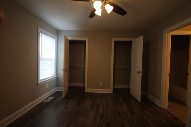Building Photo - 704 Cobblestone Dr