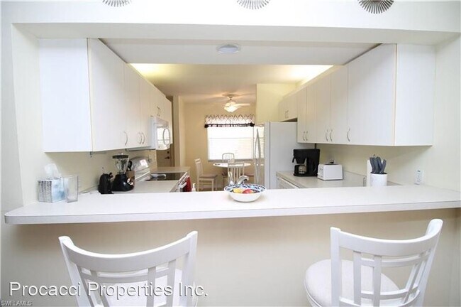 Building Photo - 273 Robin Hood Cir