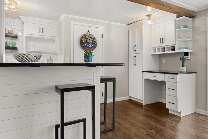 Building Photo - 478 Seabury