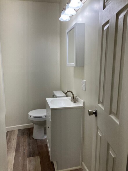 Building Photo - 319 W Nebraska Ave