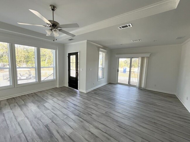 Building Photo - 1005 American Ln