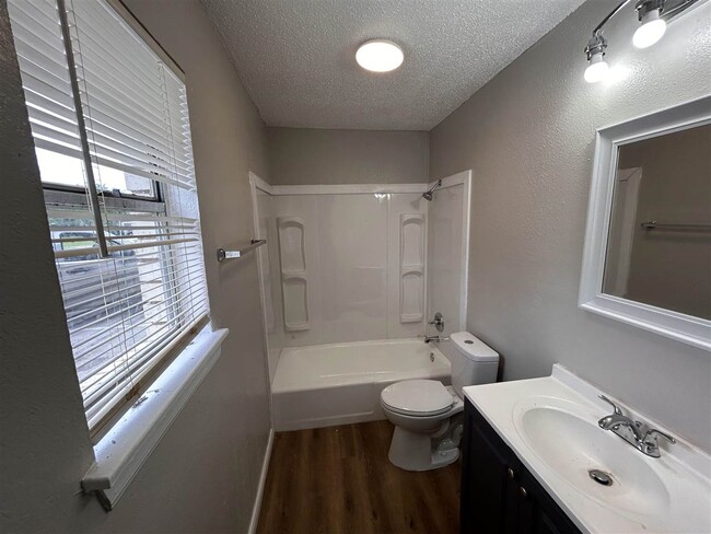 Building Photo - 1314 NW Irwin Ave