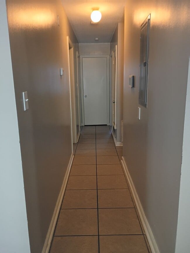 Building Photo - MOVE IN READY