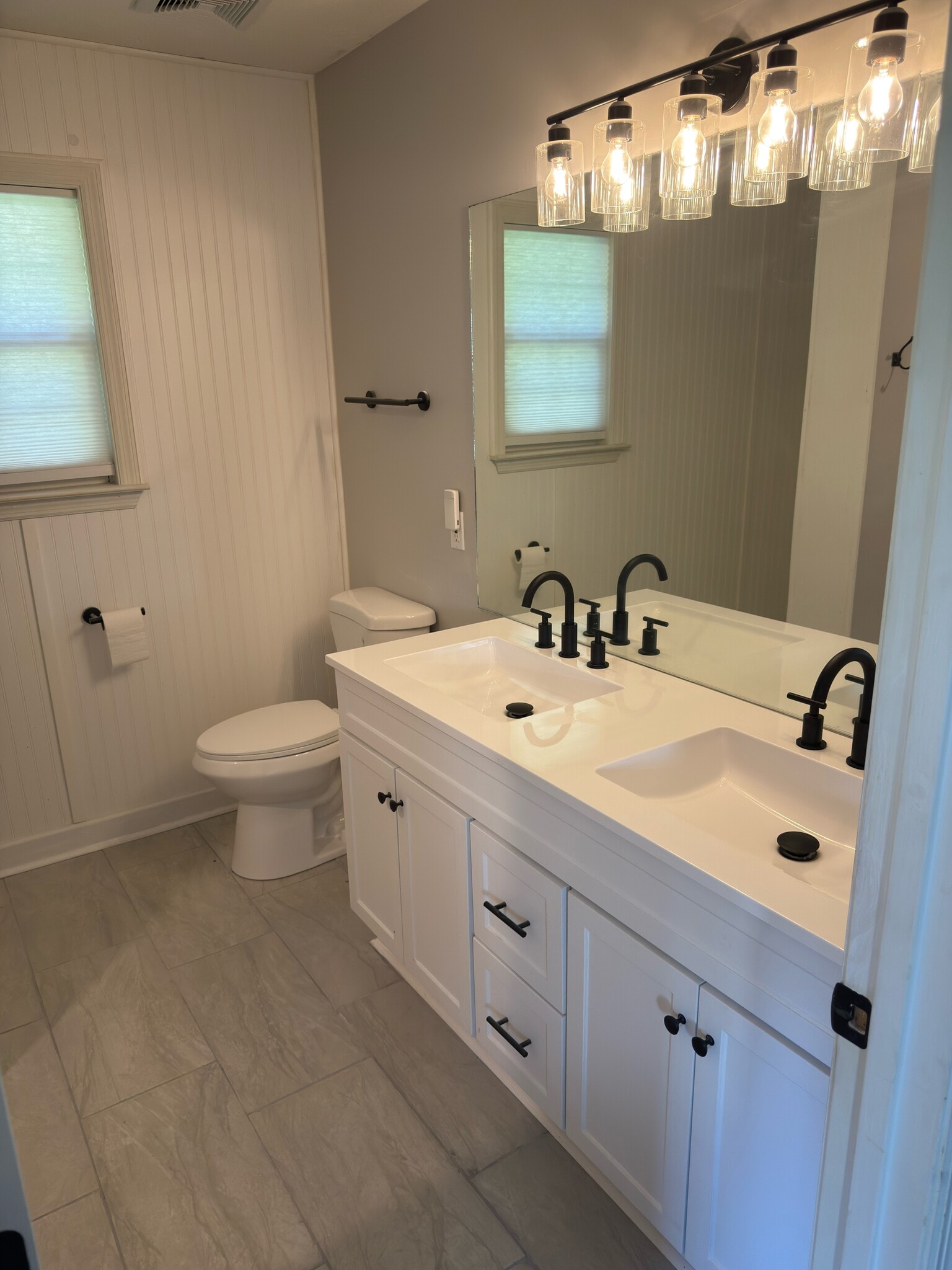 Primary bath - 409 Williamsport Dr